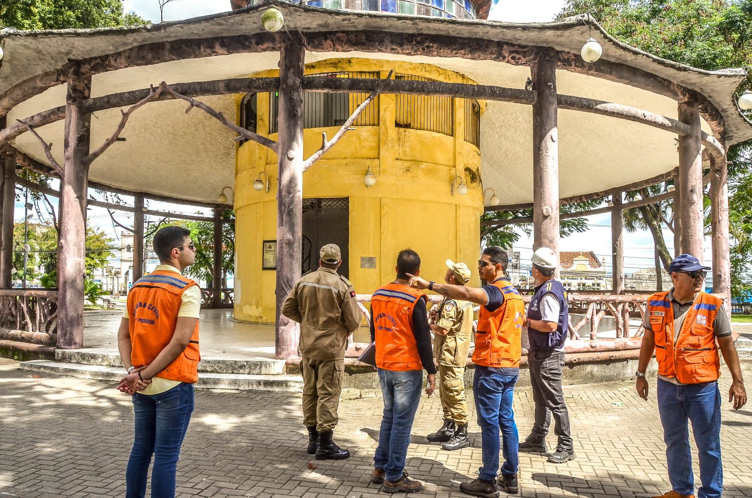 Na primeira parte da ação, as equipes registram os primeiros imóveis, o nome da rua e número da edificação (Foto: Divulgação/PMJP)